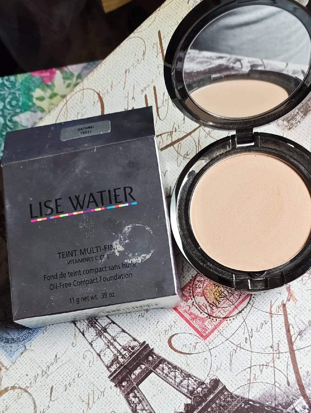 Lise Watier Oil-free Compact Powder Foundation